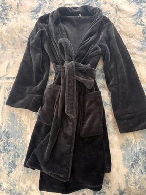 Soma Plush Hooded Bathrobe in Black